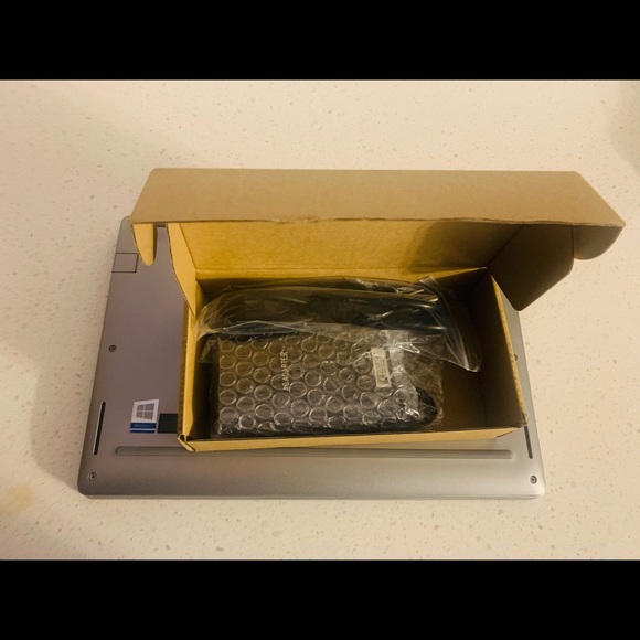 Laptop Dell latitude 5310 like New,with digital print - Picture 6 of 11